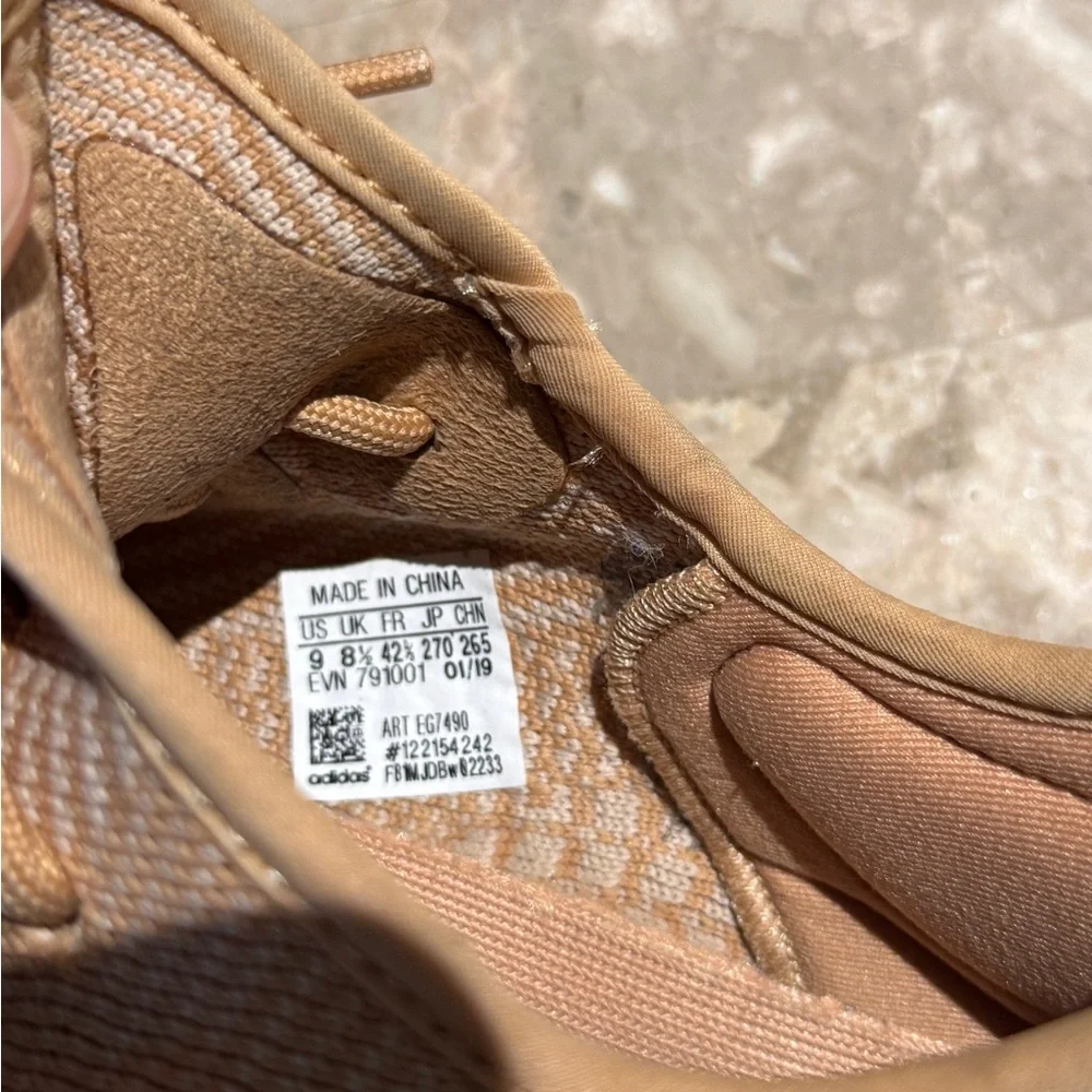 Yeezy boost 350 V2 Clay - Picture 2 of 8